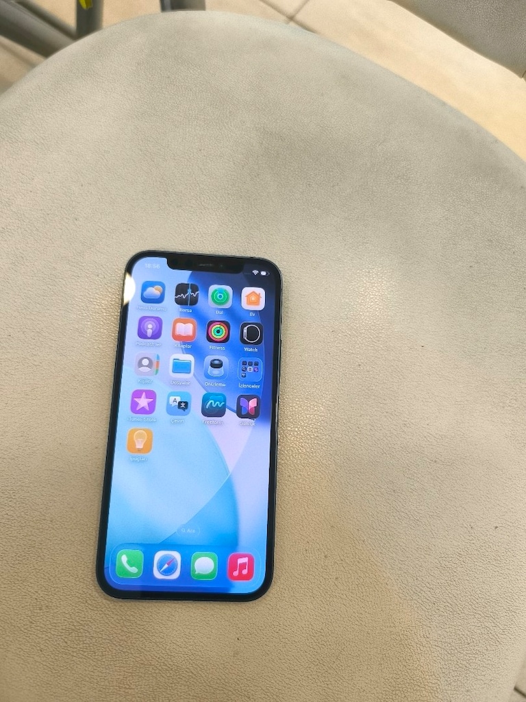 iPhone 12 - 3