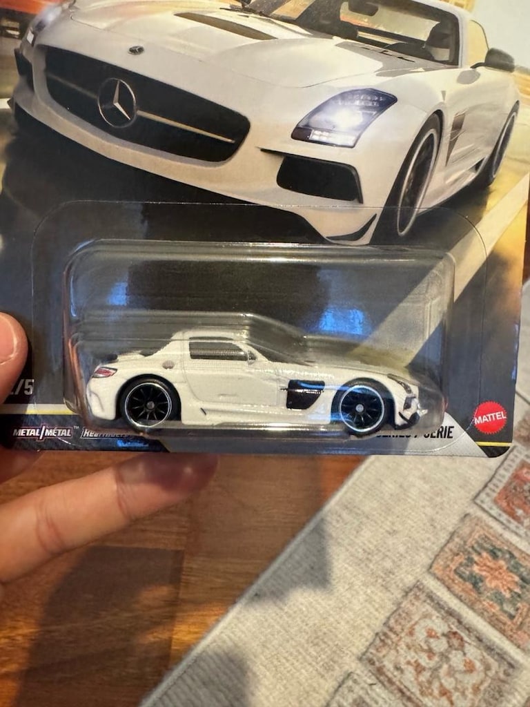 Hot Wheels Mercedes-Benz SLS AMG Coupe - 3