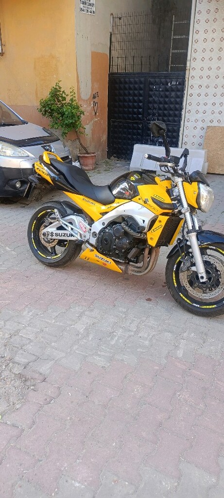 suzuzki gsr 600 - 10