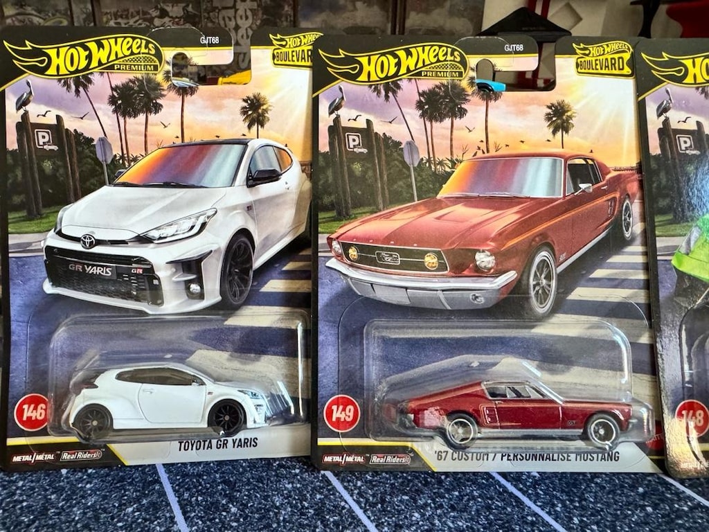 HOTWHEELS PREMIUM BOULEVARD SET - 3