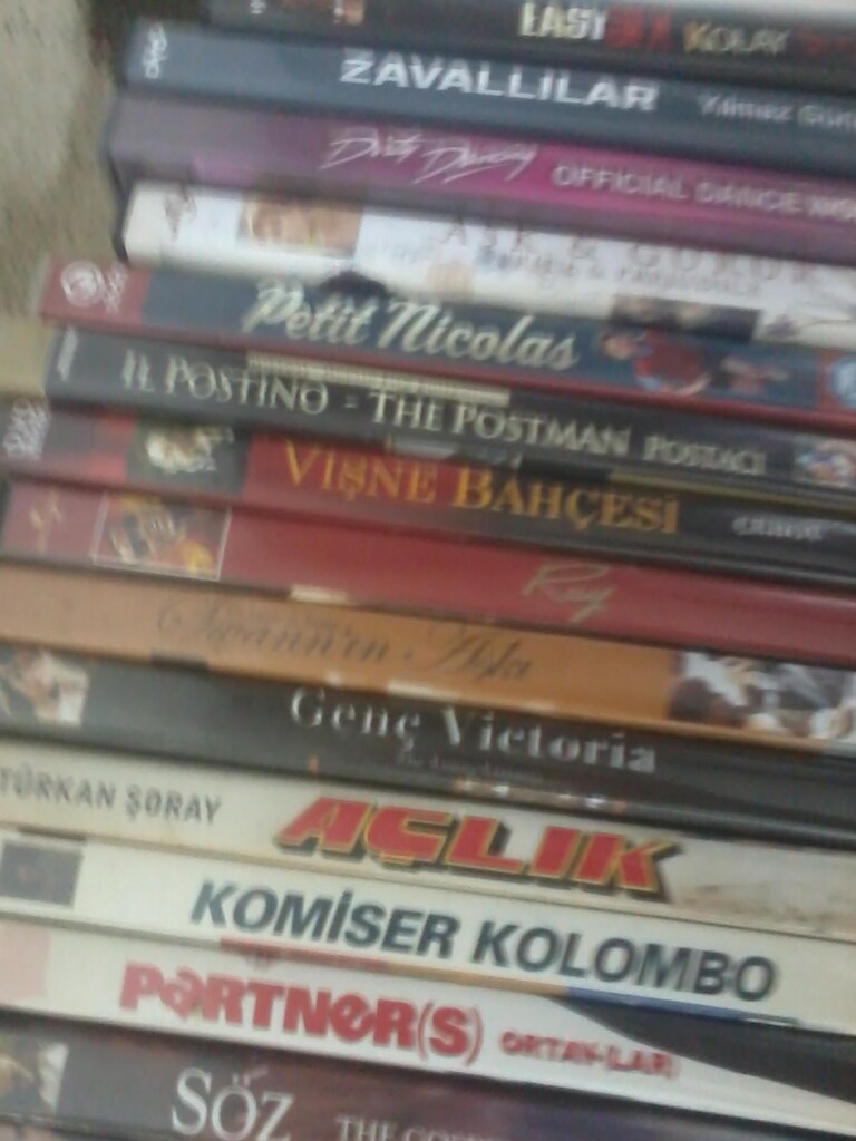 187 FİLM- 119 ADET DVD, 10 BELGESEL. 21 VCD+ 37 erot. FİLM - 10