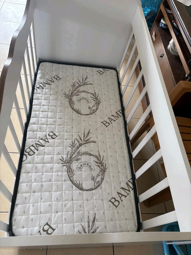 Beyaz Ahşap Bebek Beşiği - 4