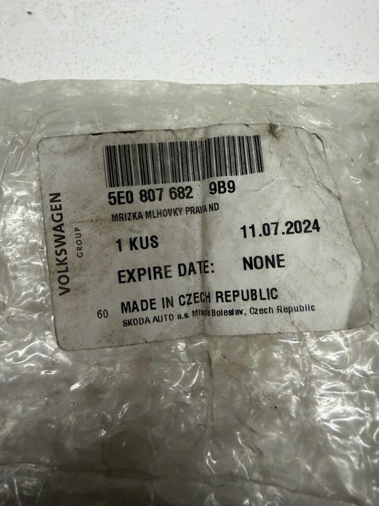 Skoda Octavia sağ sis çerçevesi 2013-2017 Sisli Kromsuz 5E08076829b9 - 4