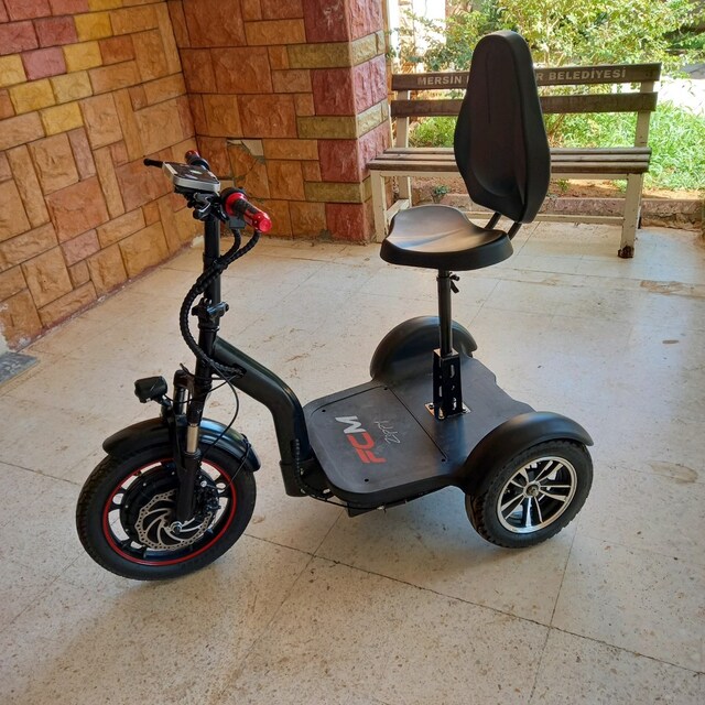 üç tekerlekli scooter
