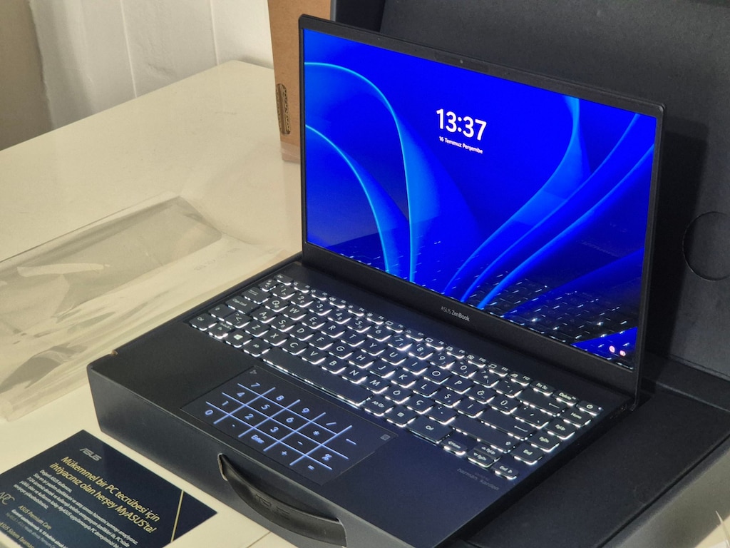 CAM GİBİ OLED ASUS ZENBOOK! KUTUSUNDA