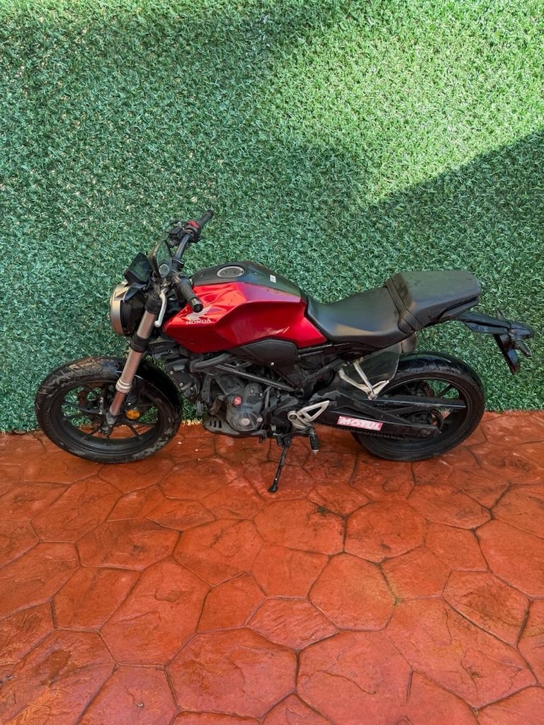 HONDA CB 250R 2018 ABS çekme belgeli ağır hasar kayıtlı - 4