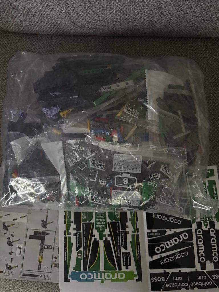 Aston Martin AMR25 F1 Lego - 4