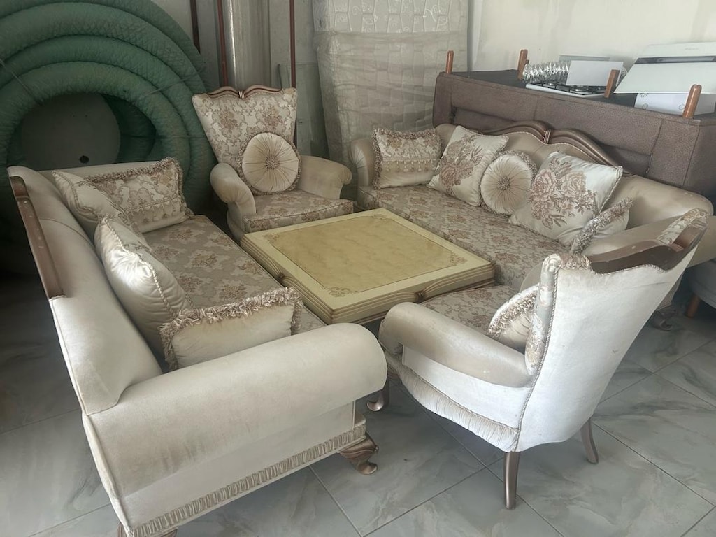 A avangart salon takımı 3 + 3 + 1 + 1 sıfır ayarında - 2