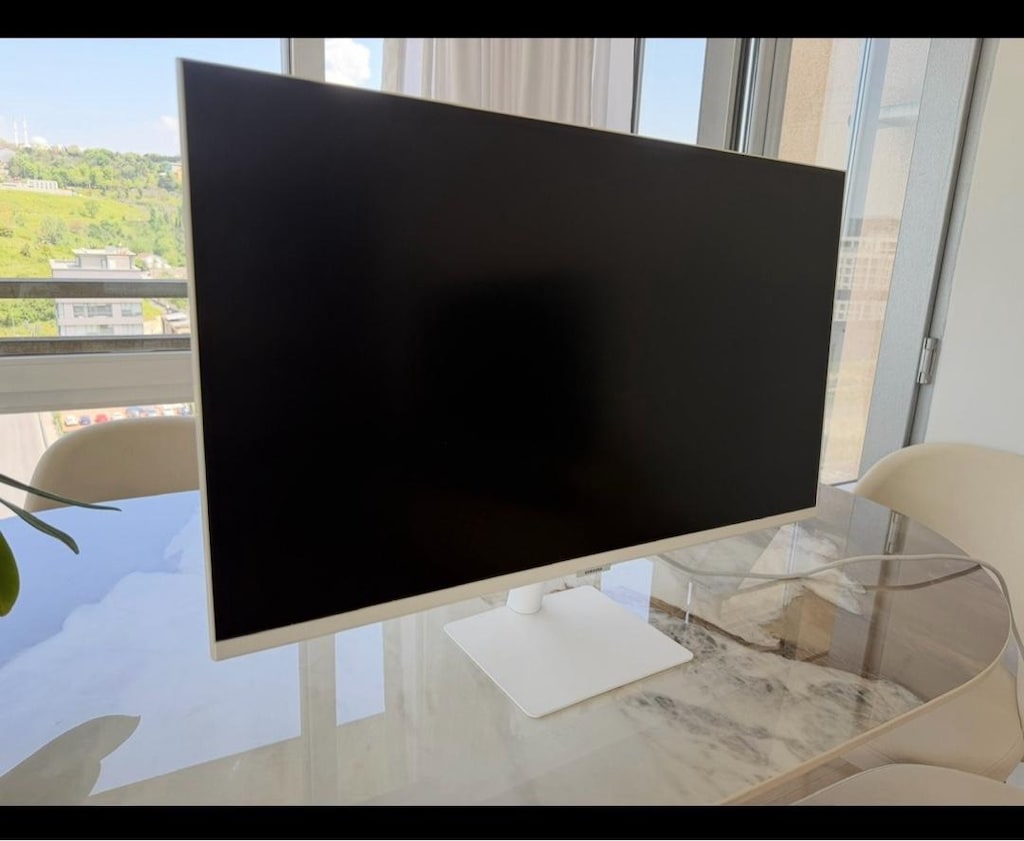 Samsung M5 32 İnç Beyaz Smart Monitör – Az Kullanılmış - 2