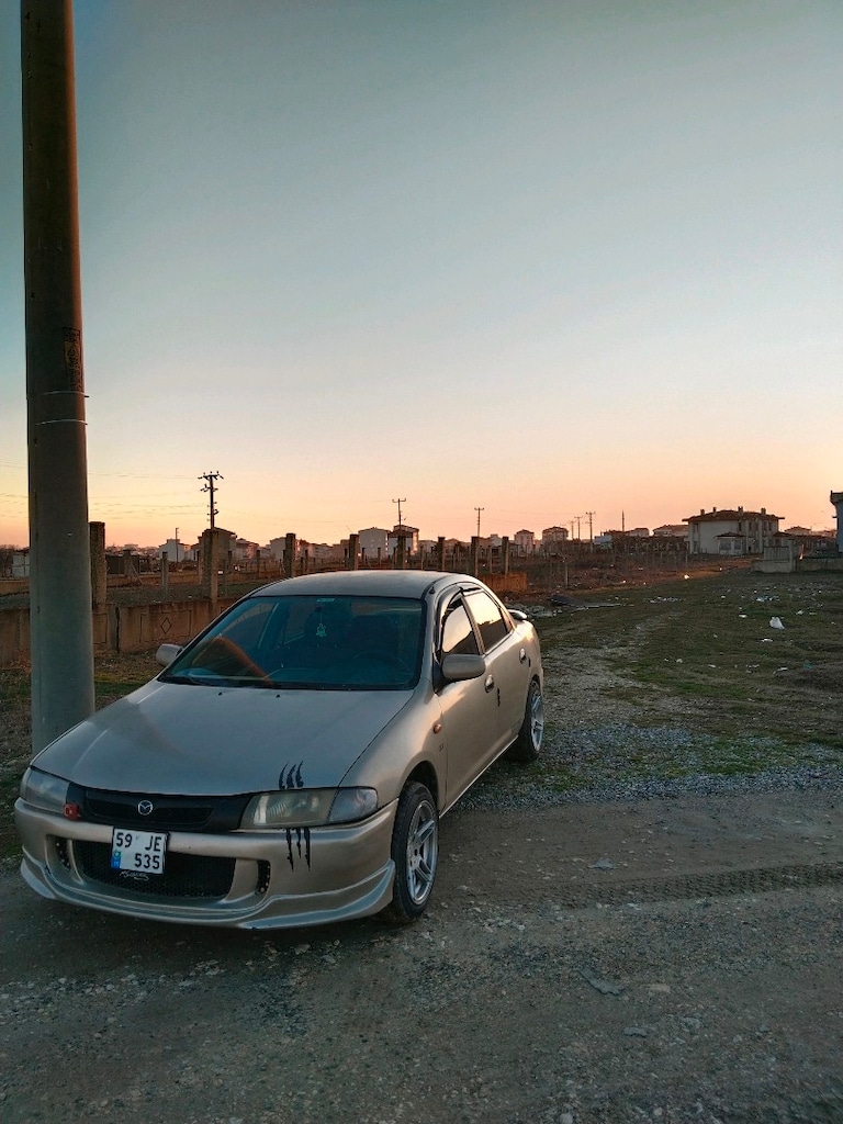 Mazda 323 familia - 6