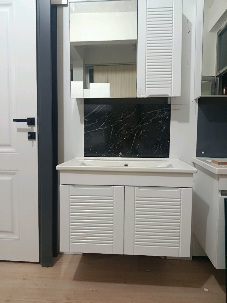 DUVARA ASMALI ULTRA BALON KAPAK BANYO DOLABI SETİ - 11