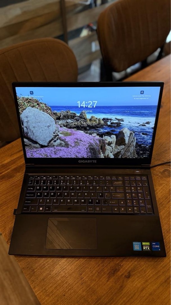 Laptop Gigabayte - 3