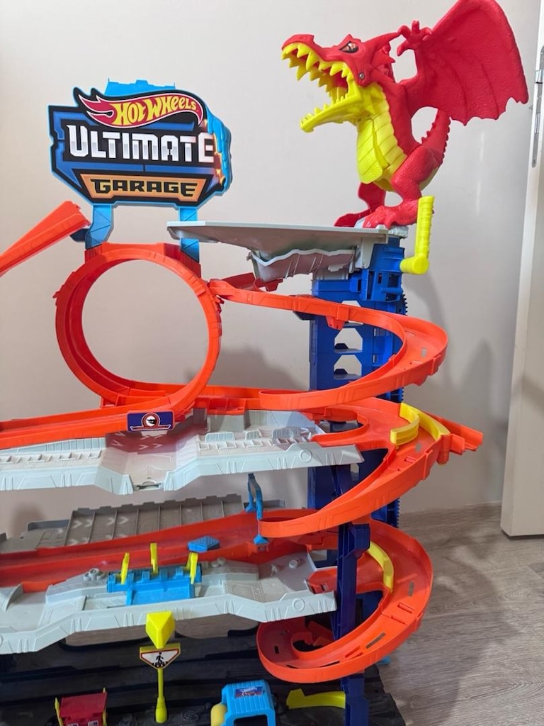 HOT wheels Ultimate Garage