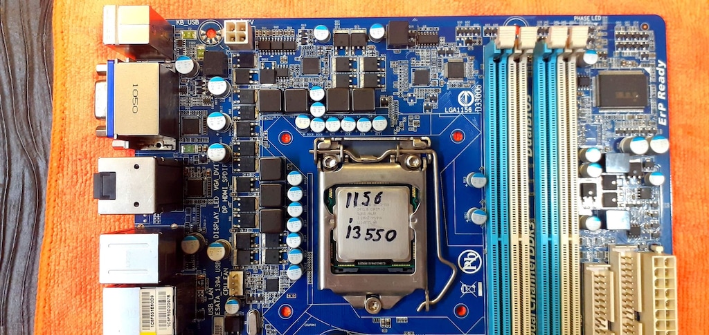 Gigabyte GA-H55M-UD2H LGA 1156 Pin NVMe M.2 SSD BIOS Destekli Anakart - 6