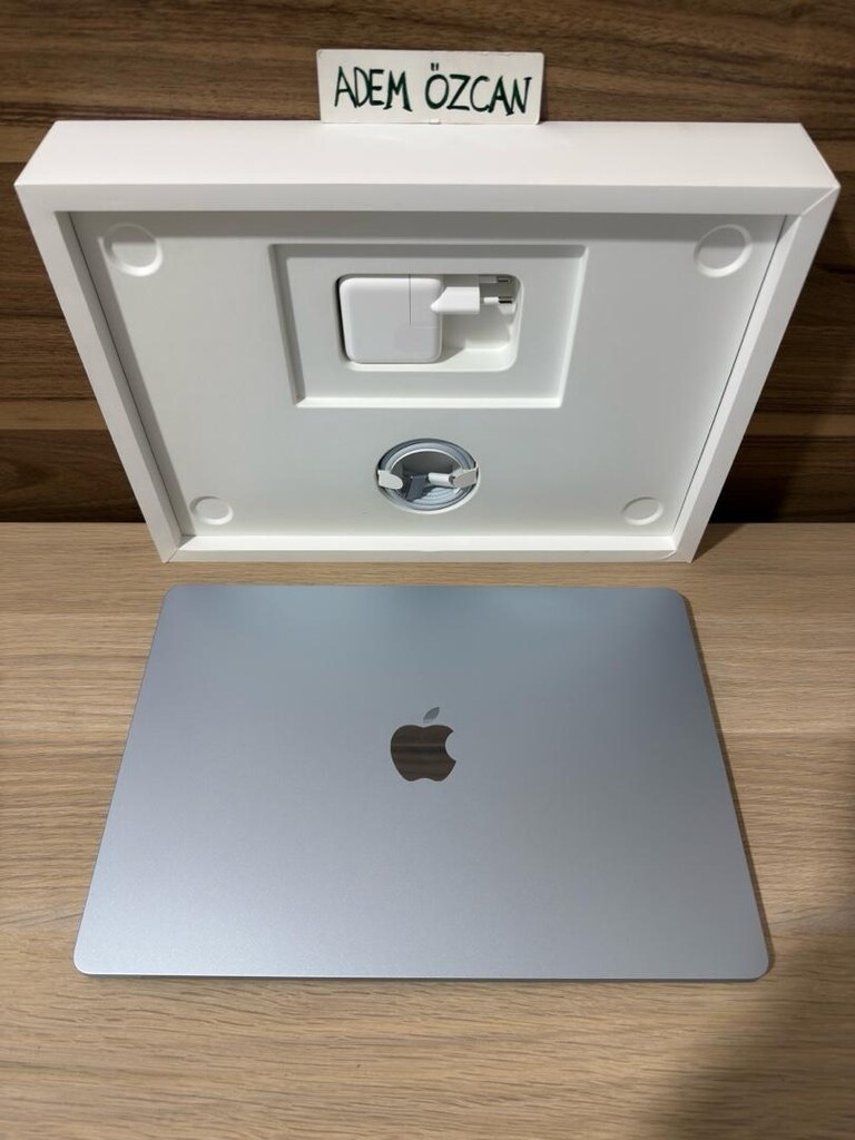 MacBook Air / M5 / 15 inç / 16 GB Ram / 512 GB Ssd - 8