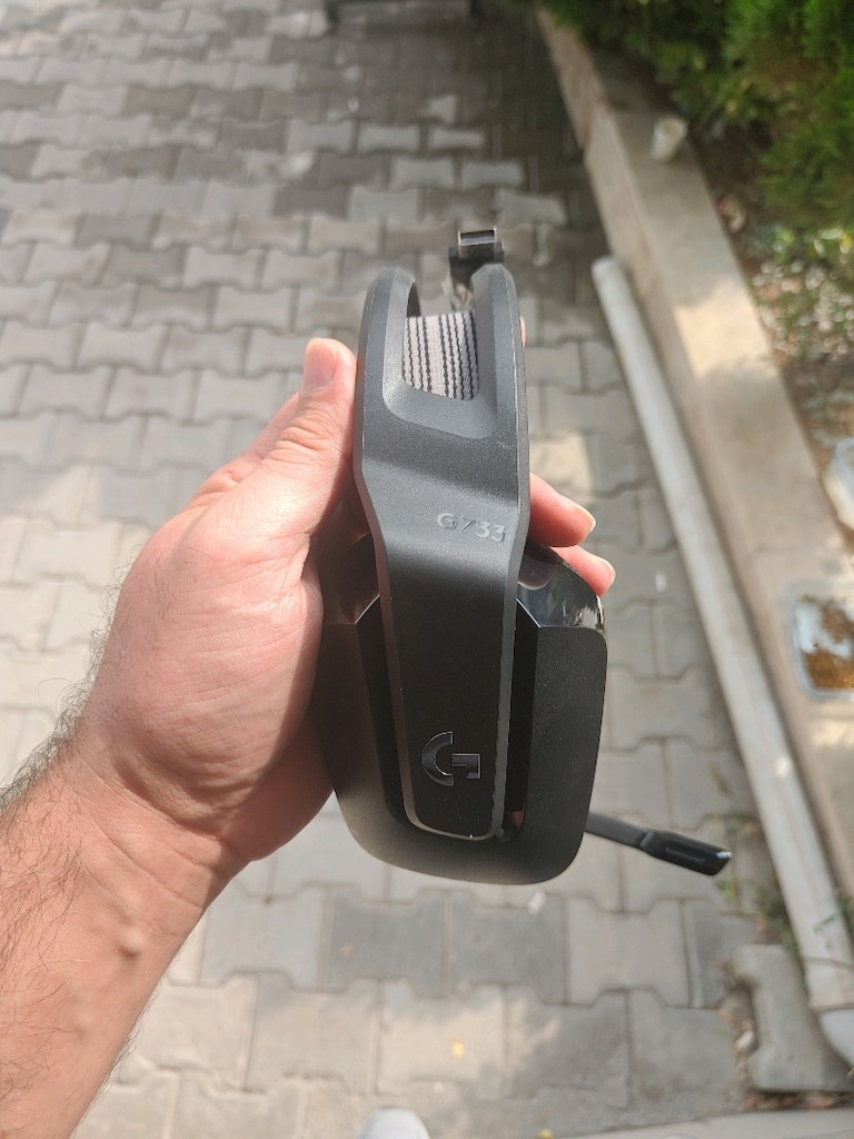 Logitech G733