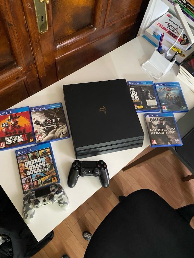 Playstation 4 Pro - 2