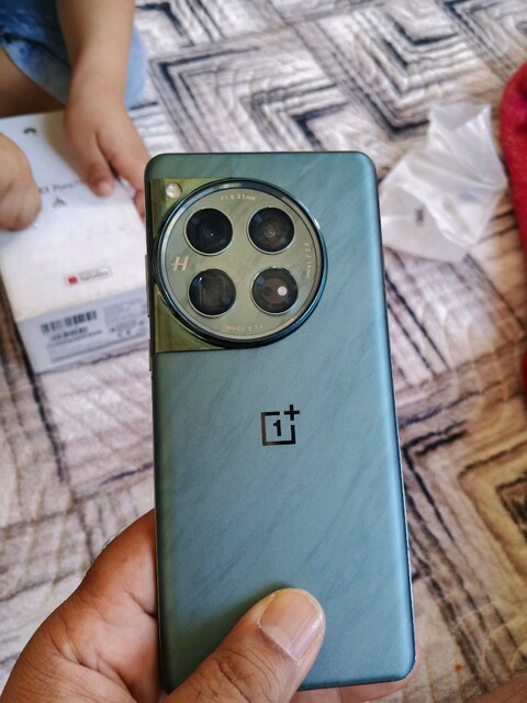 ONE PLUS 12 512 GB RAM 16+16