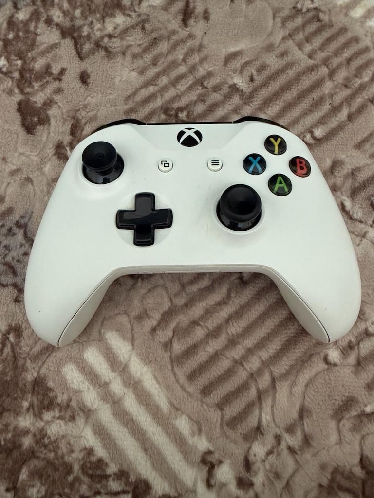 Xbox one x 1 tb tertemiz orijinal 2 adet kolları ile - 4