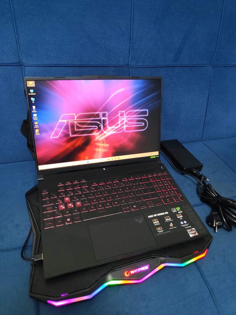 ASUS TUF GAMİNG + RYZEN 5 7535HS + 6 GB RTX 4050 + 8 GB + 512 SSD - 3