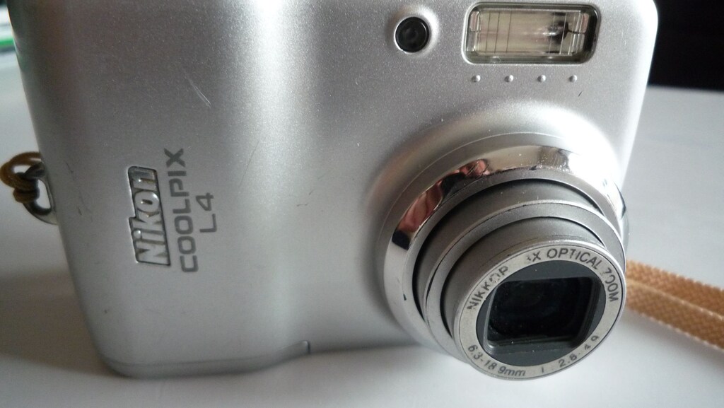 Nikon Coolpix L4 Dijital Fotoğraf Makinesi - 2