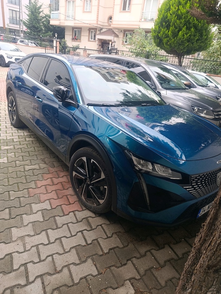 Peugeot 408