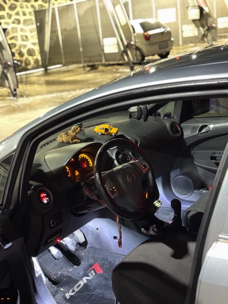 2012 Corsa Essentia - 6