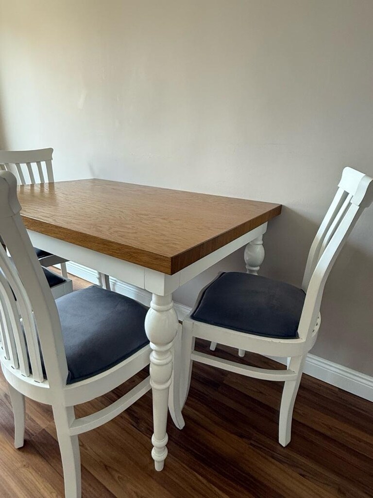 Beyaz Lake Ahşap Yemek Masası ve 4 Sandalye Takımı Çok Temiz - 3