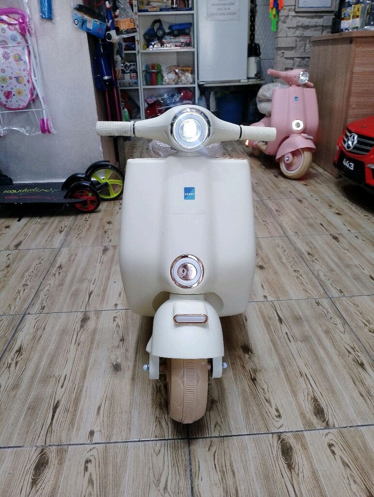 İNCİ AKÜLÜ ARABA (SIFIR) 12V KUMANDALI VESPA MOTOR - 3