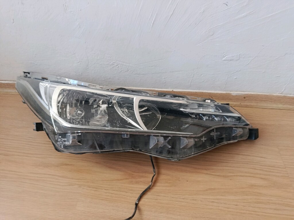 makyajlı kasa Toyota Corolla sağ ön far - 2