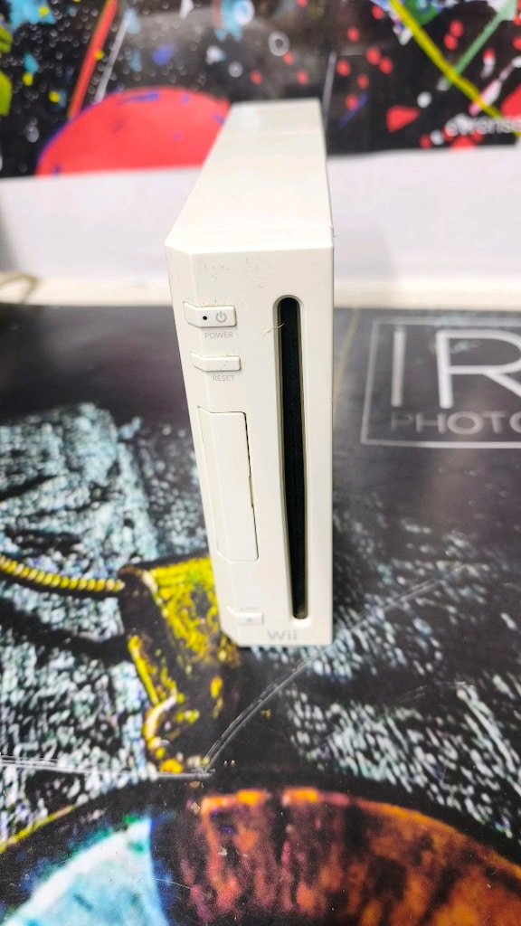 Nintendo Wii (RVL-001) Seti + 2 GB Hafıza Kartı + 2 Kumanda + 6 Oyun - 11