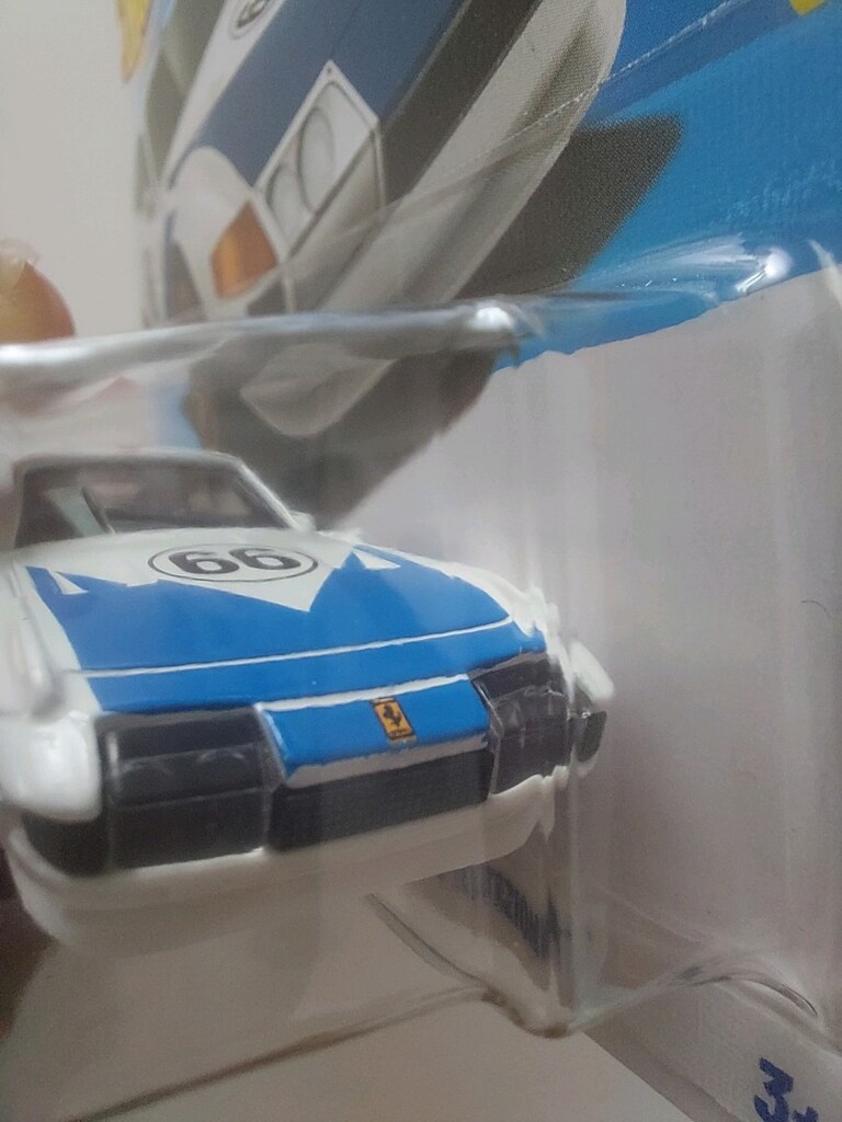 hot wheels ferrari 365 gt84 competizione - 3