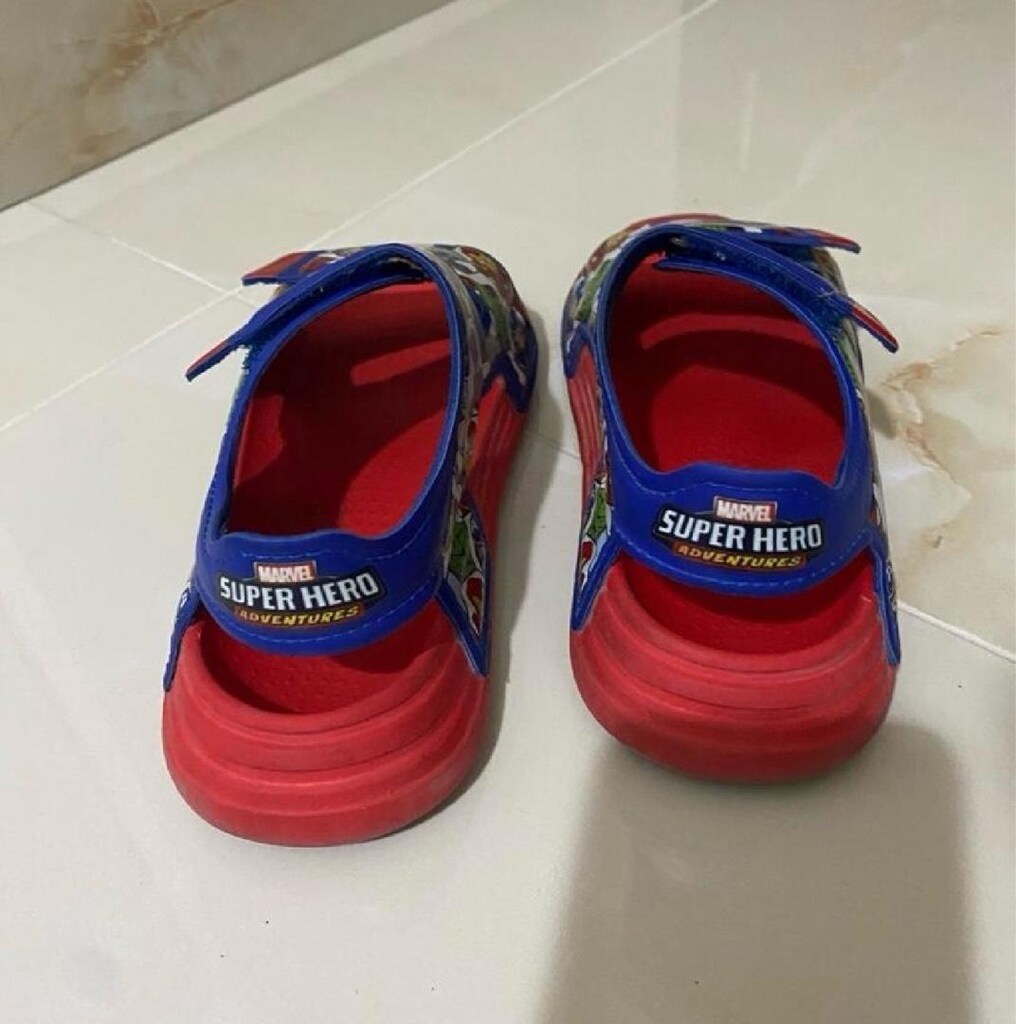 Adidas marvel kahramanlı 32 numara sandalet - 2