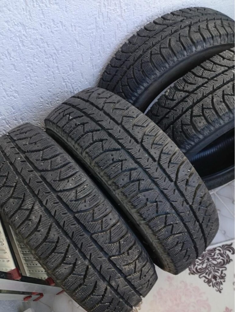 sıfır ayarında 2 aylık Lassa kış lastiği 185/65R15 - 2
