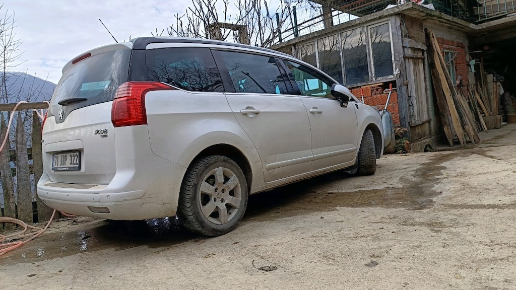 7 kişilik otomobil AİLE ARACİ Peugeot 5008 - 7
