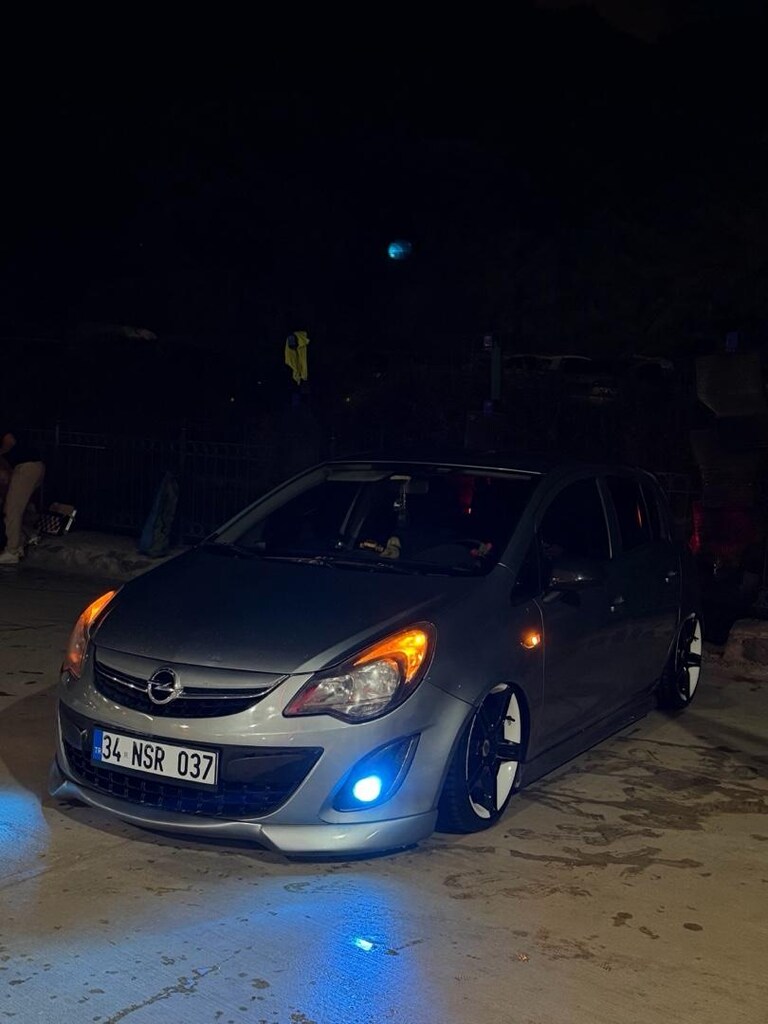2012 Corsa Essentia - 12