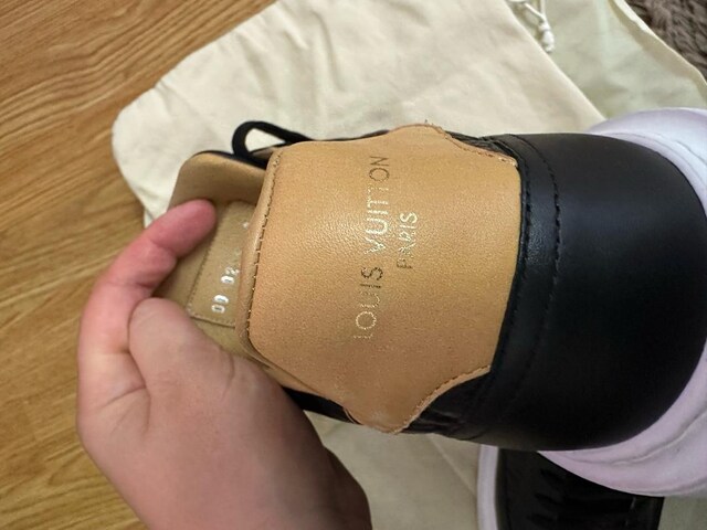 Louis Vuitton Siyah Monogramlı Sneaker.