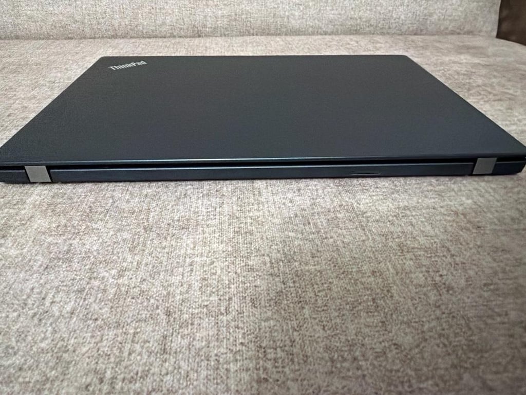 Lenovo Thinkpad T490s İ7 8.Nesil 8GB Ram 256GB Disk - 6