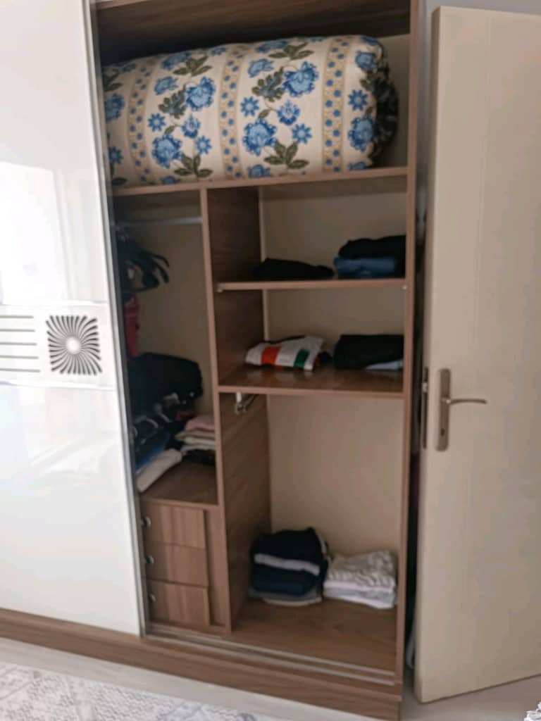ELBİSE DOLABI+İKİ KOMİDİN - 4