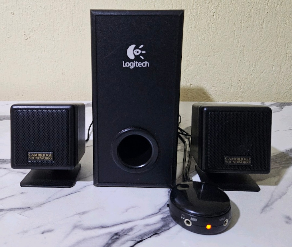 Logitech S220 2+1 Ses Sistemi Çok Temiz 17Watt RMS - 2