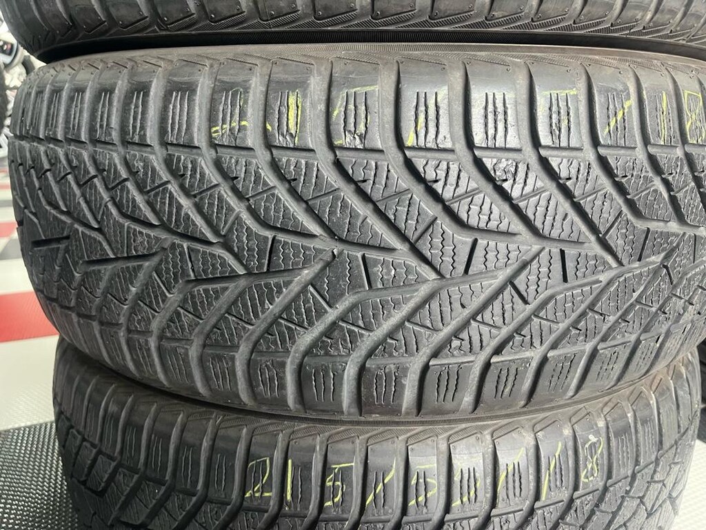 kışlık lastik çıkma 215/55/18 yokohama marka temiz düzgün takım 4adet - 2
