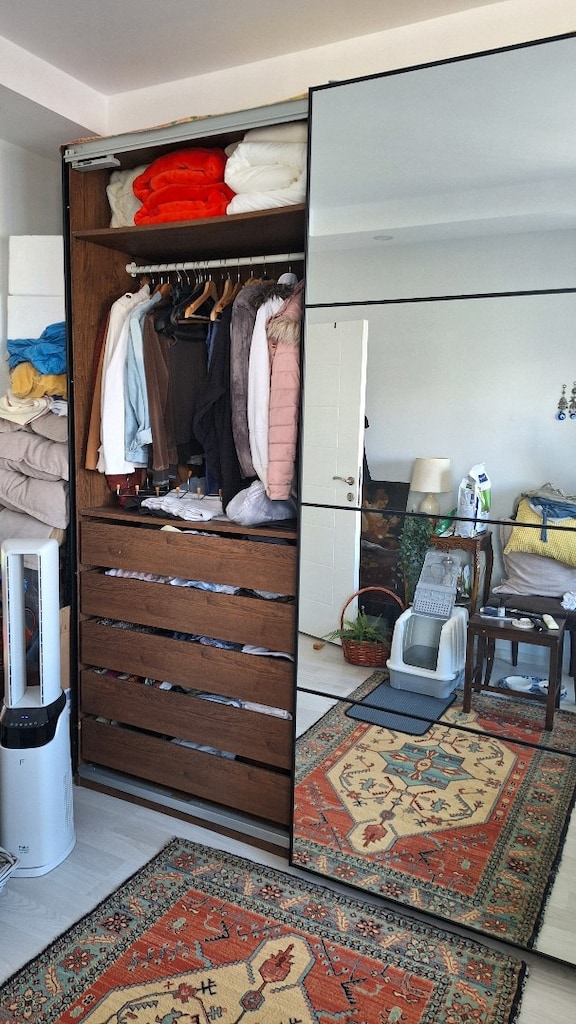 Ikea sürgülü, aynalı, çekmeceli, geniş kullanışlı gardırop dolap - 4