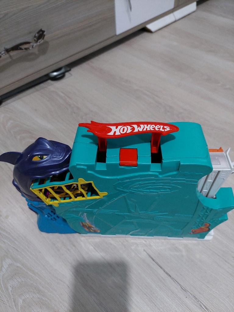 Hot wheels köpek balığı oyuncak seti - 10