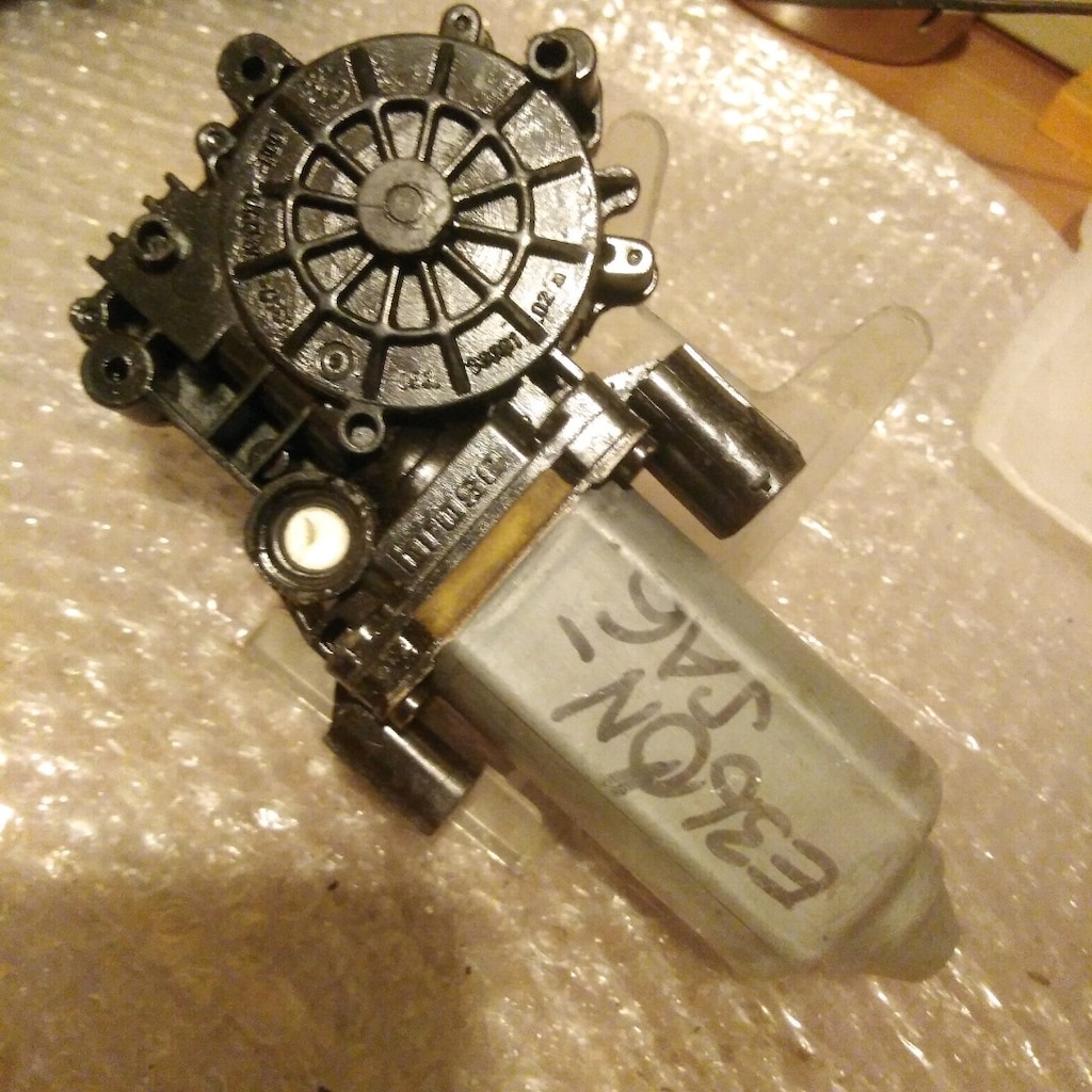 BMW E36 ÖN SAĞ CAM MOTORU - 2