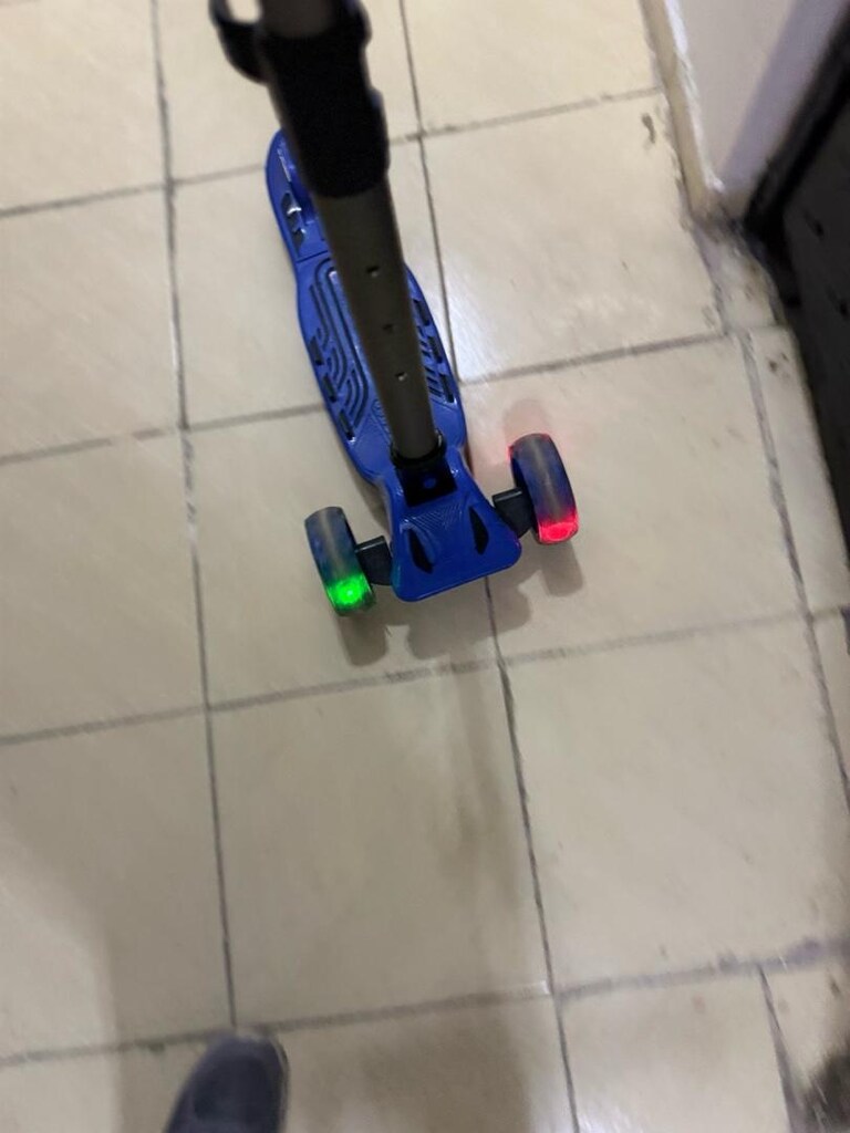 ışıklı scooter (sağlam-sorunsuz) sıfır fiyatı 2500 tl olan üründür - 3