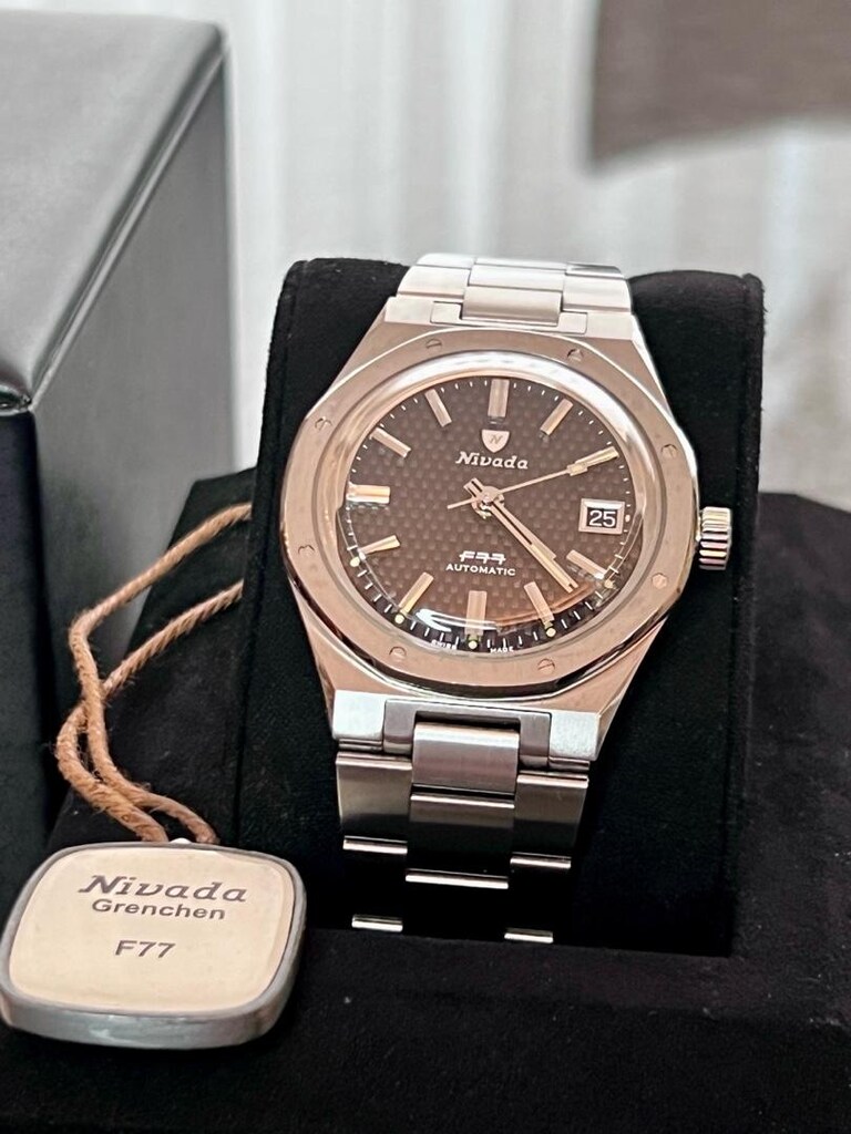 Nivada Grenchen F77 Black With Date - 5