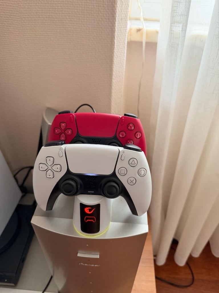 Playstation 5 Digital + 2 Kol + 1 Yıllık Plus Hesabı - 3