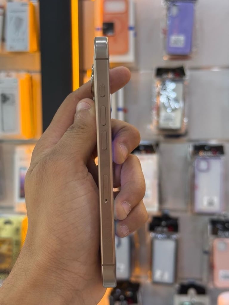 iPhone 16 Pro - 128 GB - Çöl Titanyum - 2