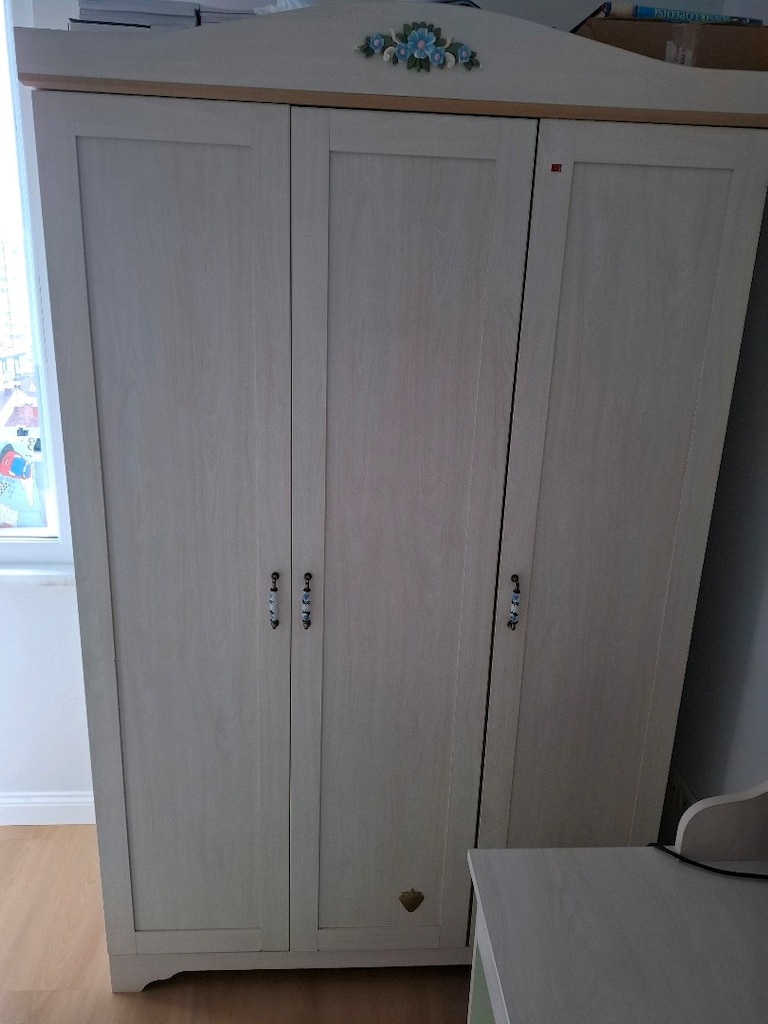 Çilek marka gardolap ve çalışma masası - 3