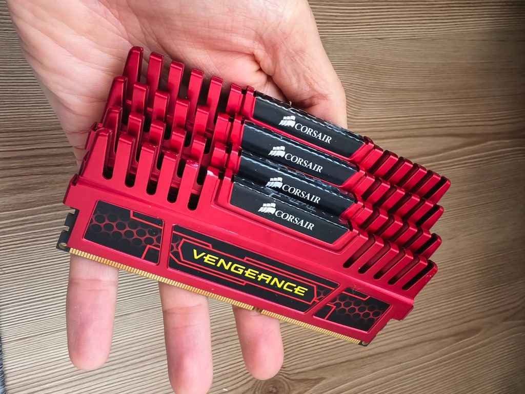 16 GB DDR3 RAM - 7